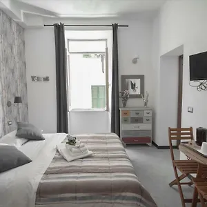 2* Pensión Porta Marina